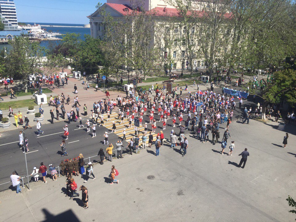 На фото: парад пионеров в Севастополе