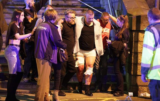 Во время концерта в Манчестере произошло два взрыва, бомбы были начинены гвоздями — СМИ