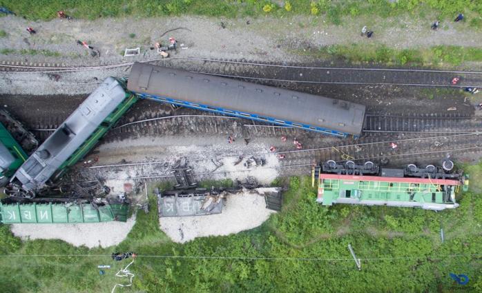 Зіткнення потягів на Хмельниччині: в «Укрзалізниці» назвали можливі причини аварії