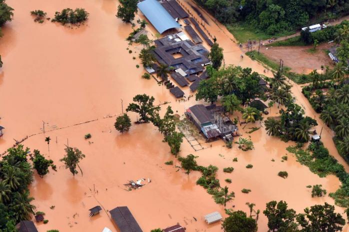 Шри-Ланка в водном плену: число жертв наводнения превысило 160 (ВИДЕО)