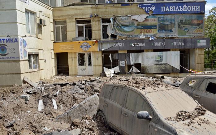 В Киеве из-за прорыва трубы эвакуировали жильцов многоэтажки (ФОТО, ВИДЕО)