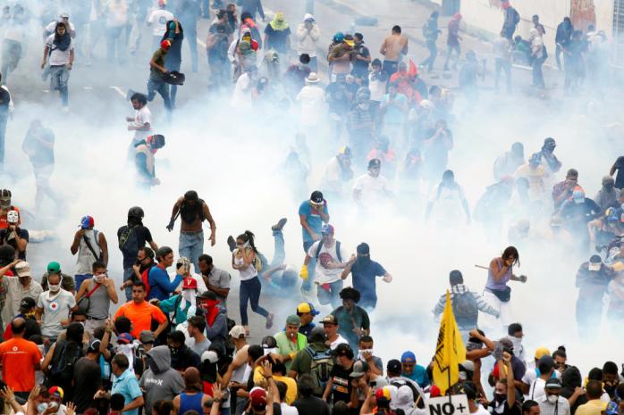 Протесты в Венесуэле: убиты 58 активистов, ранены еще 250 (ВИДЕО)