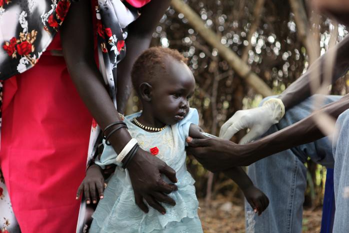 В Южном Судане десятки детей стали жертвами некачественной вакцины против кори