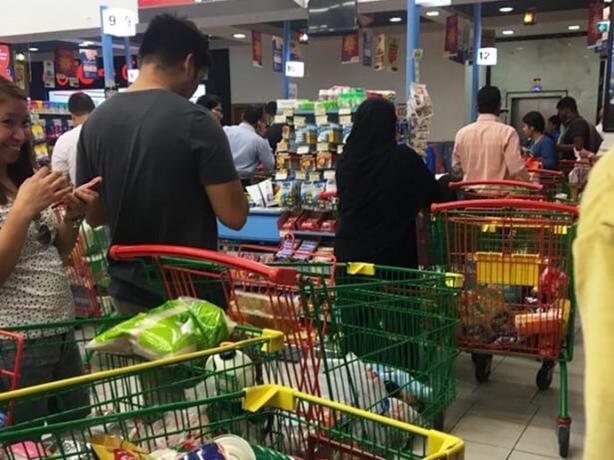 В Катаре паника среди гражданского населения, люди опустошают магазины (ФОТО)
