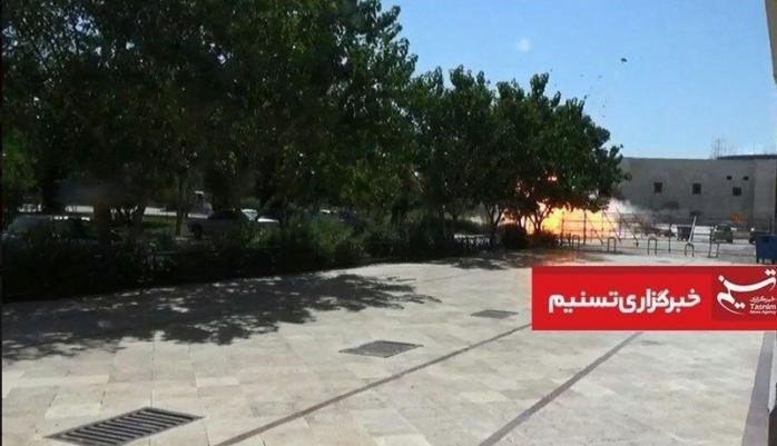 Низка атак у Тегерані: убито охоронця парламенту, є поранені (ВІДЕО)