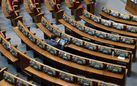 Парубій достроково закрив засідання Ради через відсутність нардепів на робочих місцях (ФОТО)