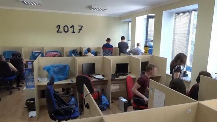 У Сумах ліквідовано нелегальний колл-центр російського банку, що обслуговує ватажків ДНР/ЛНР