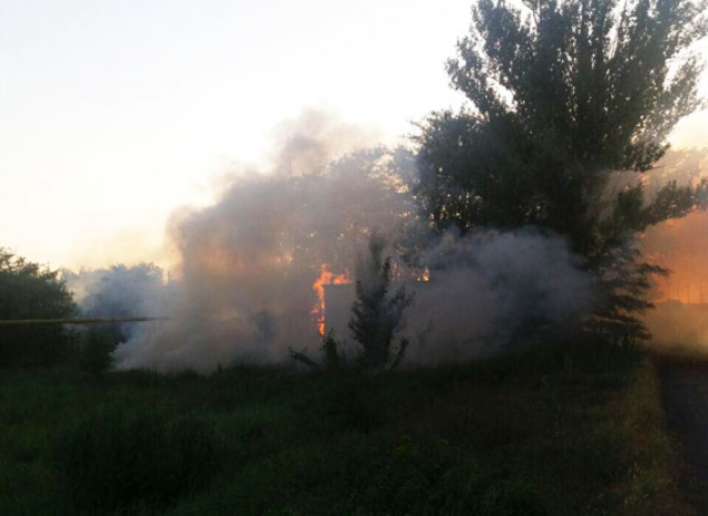 Террористы из артиллерии накрыли поселок под Мариуполем (ФОТО)