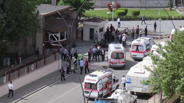 В Турции возле поста жандармерии взорвался заминированный автомобиль