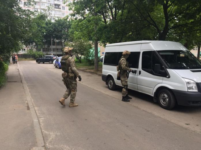 В Харькове массово обыскивают квартиры активистов и авто с иностранными номерами (ФОТО)