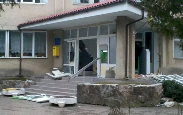 Во Львовской области подорвали банкомат и украли деньги