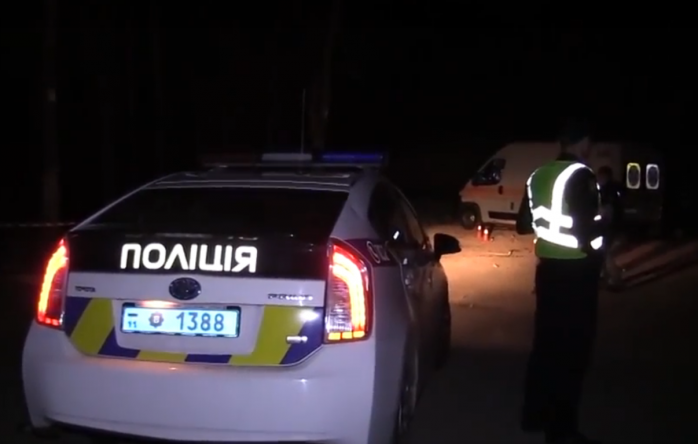У Києві невідомий розстріляв жінку на узбіччі дороги (ВІДЕО)