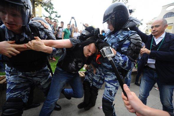 Протесты в Москве и Петербурге: уже задержали 1600 человек (ФОТО)