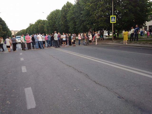 Жители Киева и Львова перекрывали дороги с требованием дать свет, воду и вывезти мусор (ФОТО, ВИДЕО)
