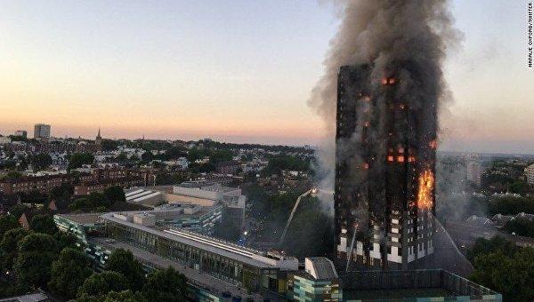При пожаре в лондонской высотке пострадали не менее 30 человек (ФОТО)