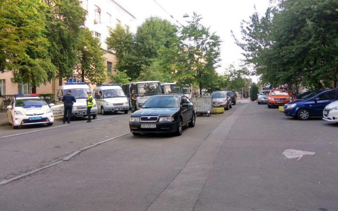 Центр Киева перекрыли подразделения полиции и Национальной гвардии (ФОТО)