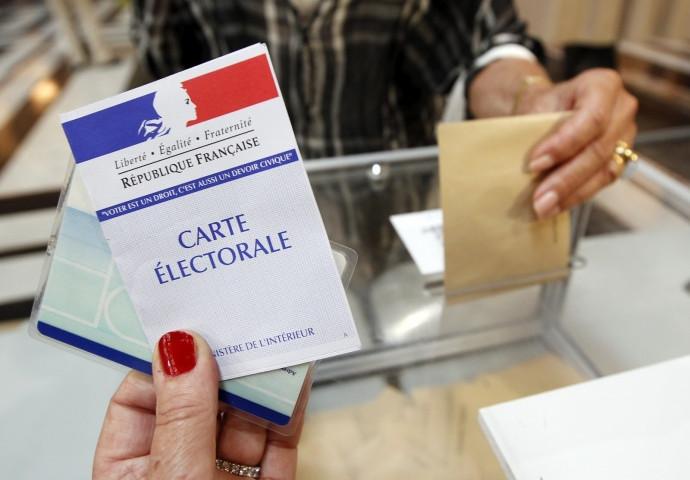 Другий тур виборів у Франції відзначився дуже низькою явкою