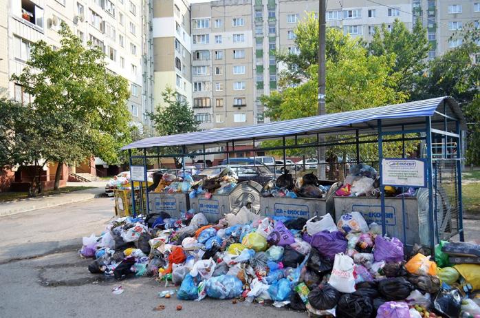 Гройсман закликав міста і села тимчасово приймати сміття зі Львова