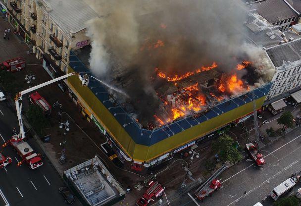 Наслідки масштабної пожежі на Хрещатику зняли з квадрокоптера (ВІДЕО)
