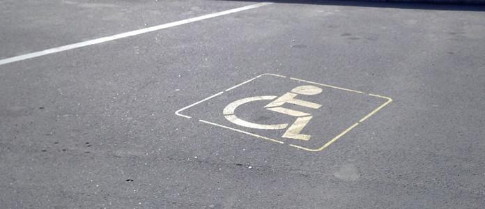 В Раде приняли законопроект, увеличивающий штрафы за парковку на местах для инвалидов