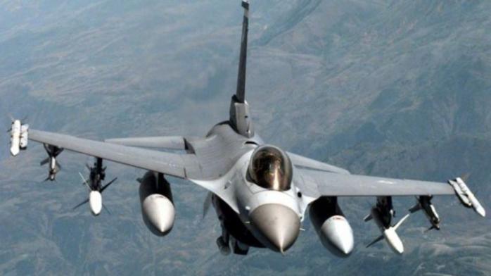 Может взорваться: в США разбился истребитель F-16, оснащенный боеприпасами