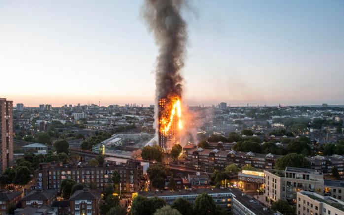 Лондонская полиция назвала причину пожара в высотке Grenfell Tower