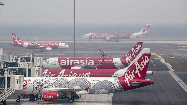 Трясло, как в стиральной машине: самолет AirAsia X совершил аварийную посадку из-за проблем с двигателем (ВИДЕО)