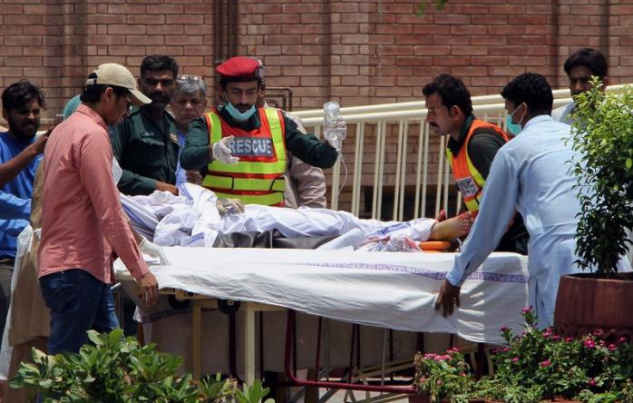Зросла кількість загиблих внаслідок вибуху бензовоза у Пакистані