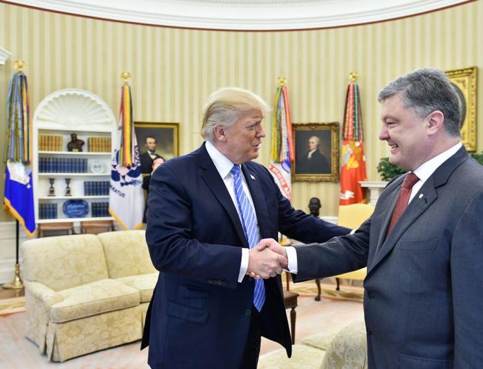 Порошенко анонсировал визит в Украину министра обороны США Мэттиса
