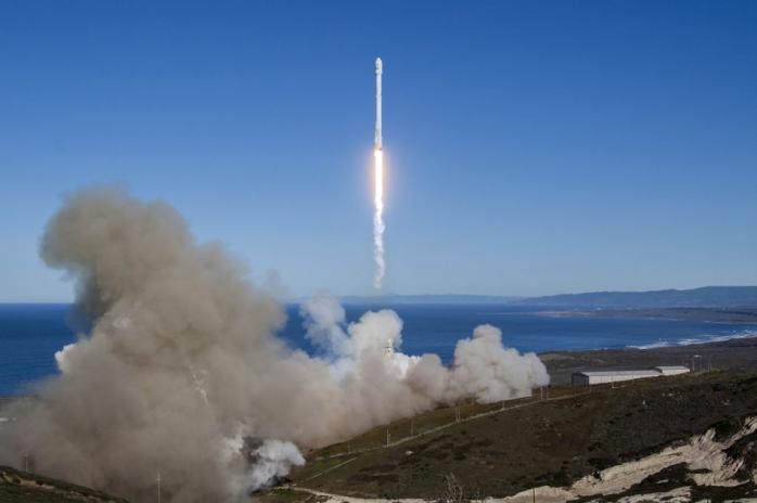 SpaceX успешно запустила 10 спутников (ВИДЕО)
