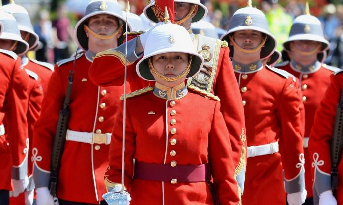 Британскую Королевскую гвардию впервые возглавила женщина (ФОТО)