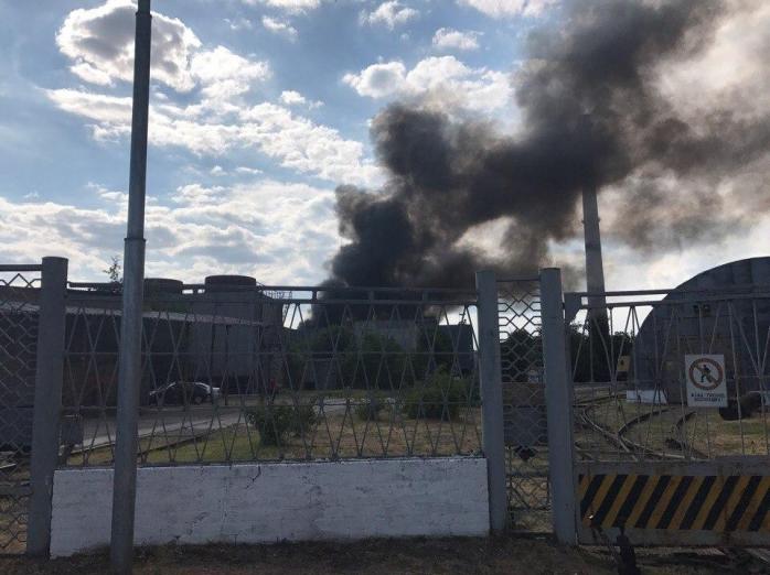 Пожар охватил Днепровский металлургический завод (ФОТО)