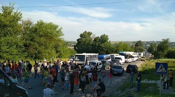 На Тернопольщине из-за убийства выпускницы односельчане заблокировали международную трассу (ФОТО)