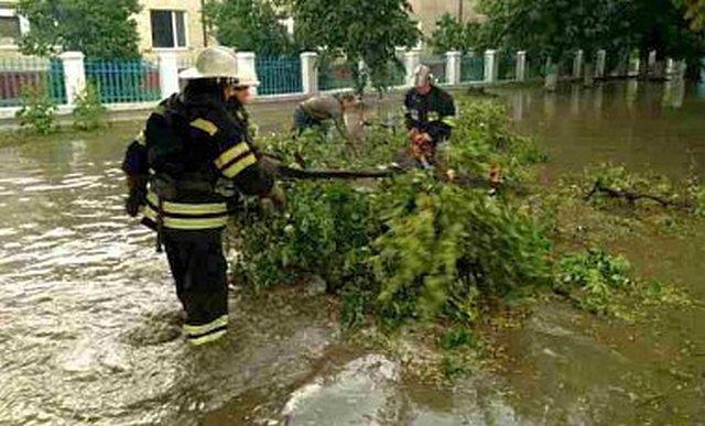 Негода в Україні: травмовано 17 осіб