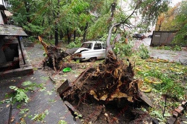 Черкасский губернатор заявил о 33 пострадавших при урагане (ФОТО)