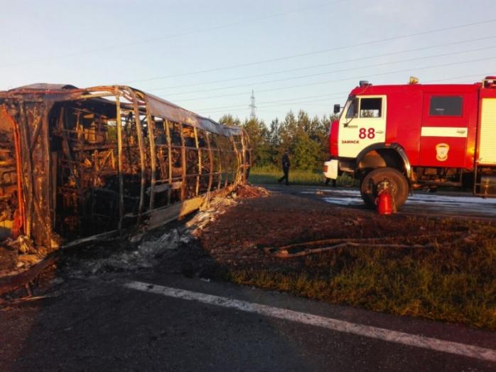 Опубликованы фото и видео с места аварии автобуса в РФ, унесшей 14 жизней