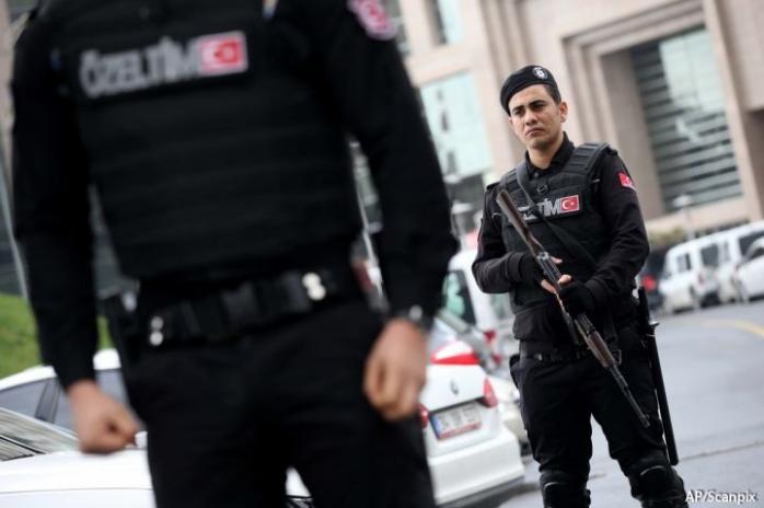 У Туреччині нападник захопив заручника в суді