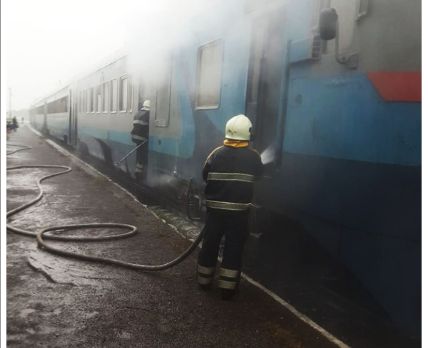 На Закарпатье горел пригородный поезд с 80 пассажирами (ФОТО)
