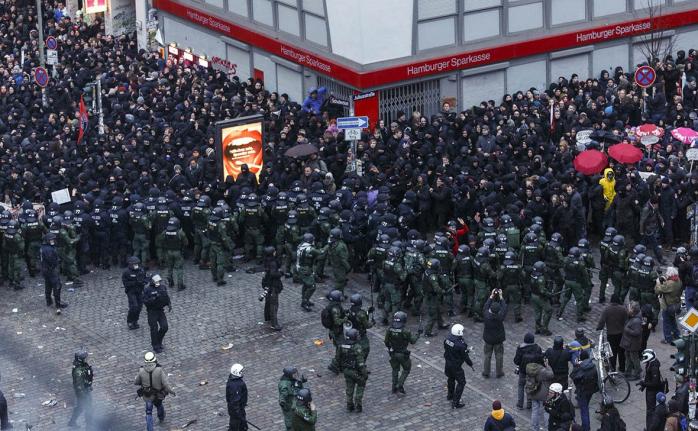 Беспорядки в Гамбурге: пострадали 76 силовиков (ВИДЕО)