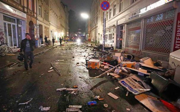 Столкновения в Гамбурге: число раненых полицейских возросло до 197 человек (ВИДЕО)