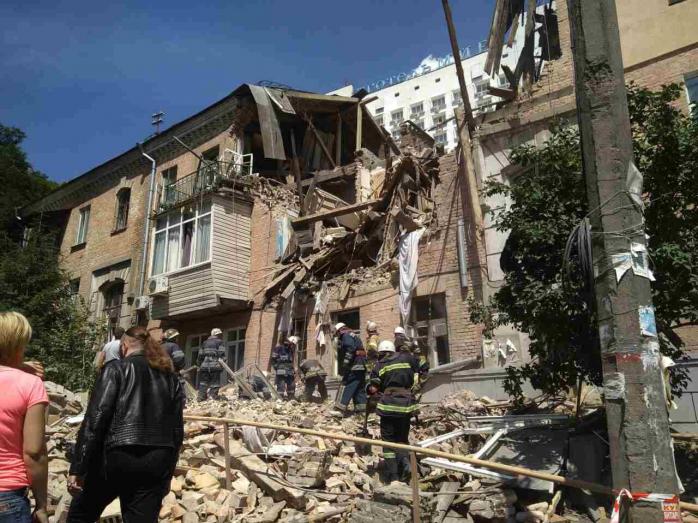 Спасатели разобрали завалы взорвавшегося в Киеве дома