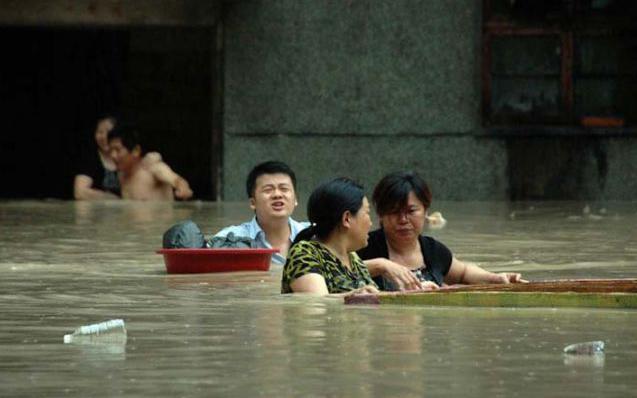 У Китаї через потужні зливи загинули або пропали безвісти 83 людини