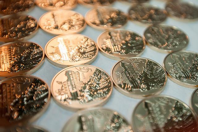 НБУ выпустил памятные монеты в честь Айвазовского и Петренко (ФОТО)