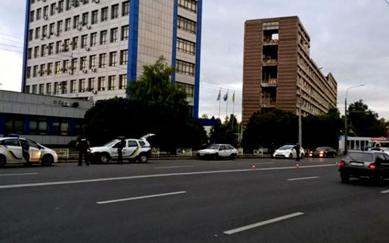 В Полтаве водитель с гранатой угрожал полицейским устроить взрыв (ФОТО)