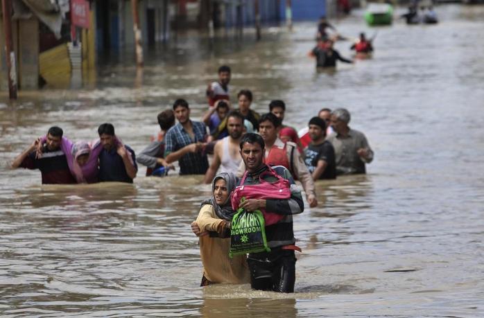 Повінь в Індії забрала життя вже майже 100 осіб