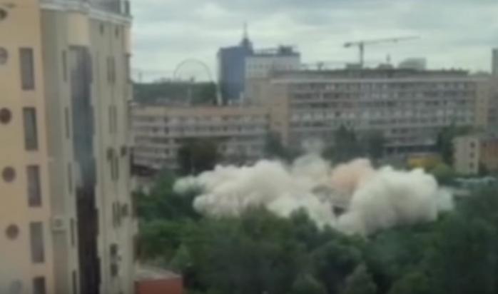 В Харькове подорвали недостроенное здание (ВИДЕО)
