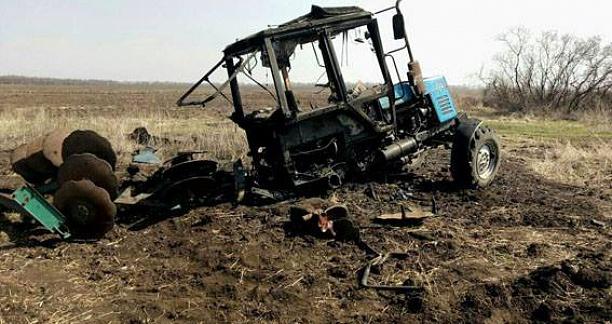На Донеччині в полі підірвався трактор: двоє поранених