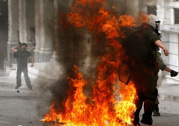 Безлади в Афінах: демонстранти розгромили понад 60 магазинів (ВІДЕО)