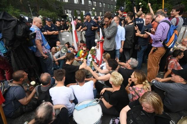 Правительство не остановят протесты, реформа будет продолжена — премьер Польши