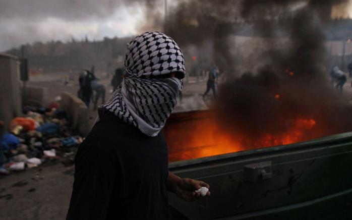 В Єрусалимі спалахнули масштабні сутички між палестинцями та військовими Ізраїлю (ВІДЕО)
